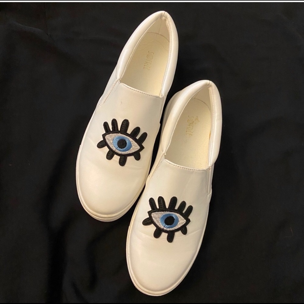 Sofree women’s size 38/8 embroidered slip on